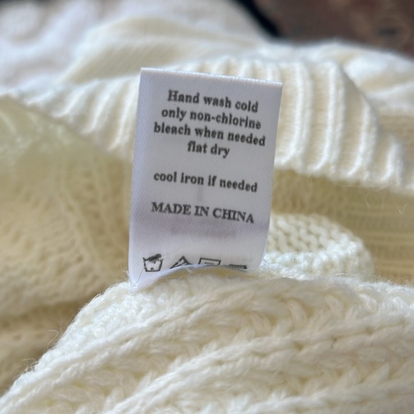 Sadie & Sage Crop Style Sweater - Picture 12 of 12